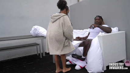 Naked Hustlers: Big Bro'ya sakso çekiyor