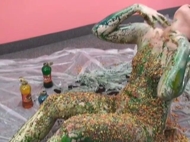 ChickPass Amateurs: Kinky coed Veronica's messy breakfast