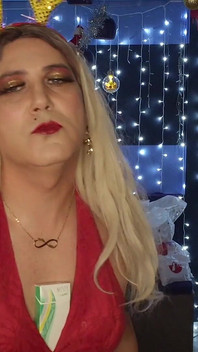 Watch Me Smoke Misty 120er aus nächster Nähe in festlichem Rot