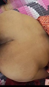 Meio-irmão fodeu indiana linda meia-irmã depois de aplicar óleo