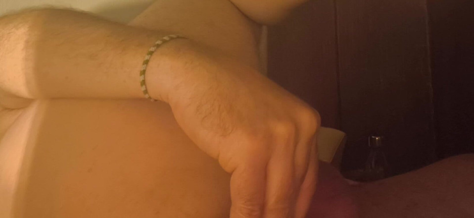 Almaviva: Il nonno stimola l'ano con le dita e il suo...
