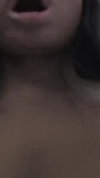 Prsatá ebenová Mahlia Milan dává Sascha Koch mezirasové šukání a kouření