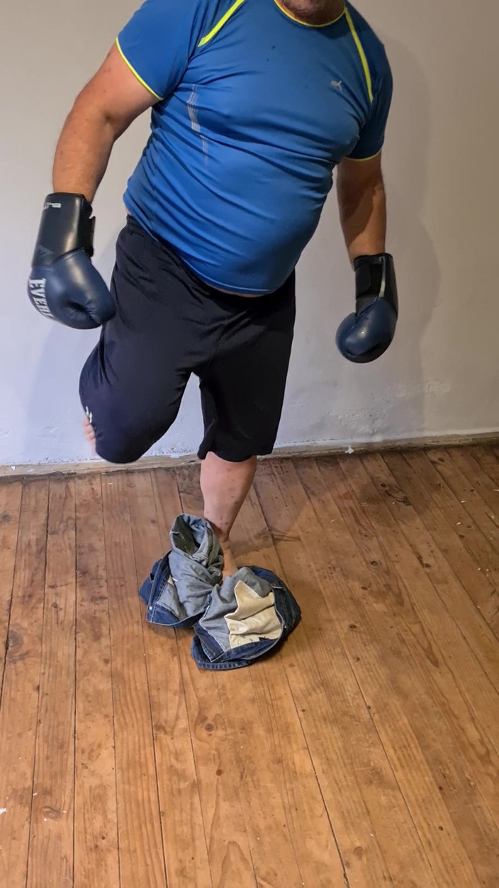 Punchbagplz: Silver Daddy Boxer - L’invitation Au Studio En POV a Mal...