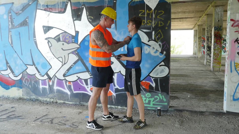 Kinky Twink: Süßer twink erwischt und