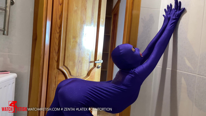 Gymrotic: Acrobatica flessibile con divertimento con dildo