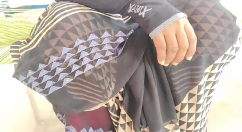 Safashaikh: Back Saree with Pink Panty Me Hot Sexy Bhabhi Ki...