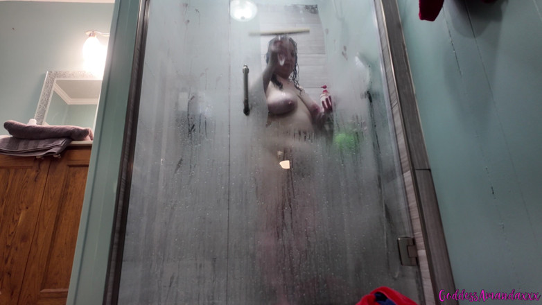 Goddess Amanda: Sexy BBW Amanda Stuzzica Sotto La Doccia