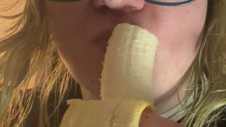 Spunk Kip: Sensually Eating a Banana