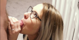 Samantha Flair: BJ v brýlích při přistání