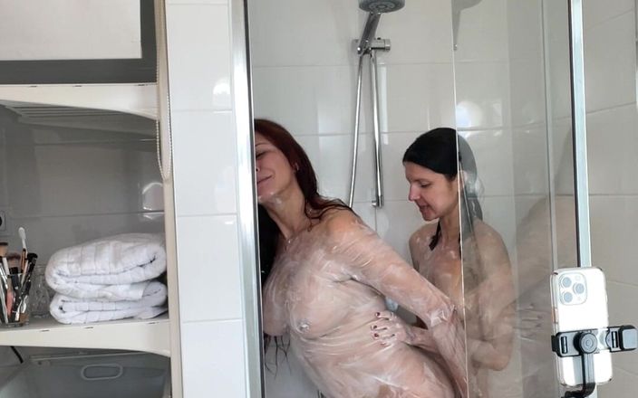 Gina Gerson: Bts av lesbisk dusch
