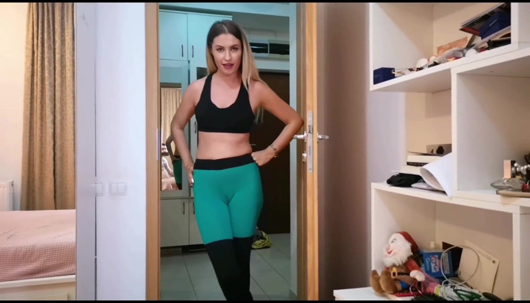 Erotic Tanya: Špinavé ponožky JOI