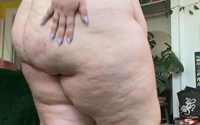 Big beautiful BBC sluts: Desnuda extendiendo mi culo azotando mi culo frotando mi vientre