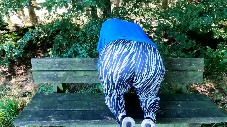 Bouncy Tits Action: Sculacciata sul culo Direttamente sulla strada