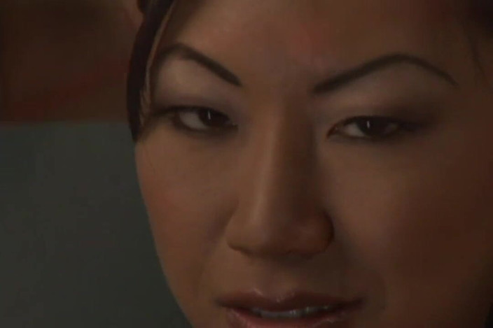 American Idol X: Asiatică cu țâțe mari dublu penetrată în cur futând un sex în trei......