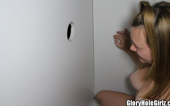Glory Hole Girlz: Perfecte tieten slikster mollig kijkgat pik zuigen neuker grote borsten