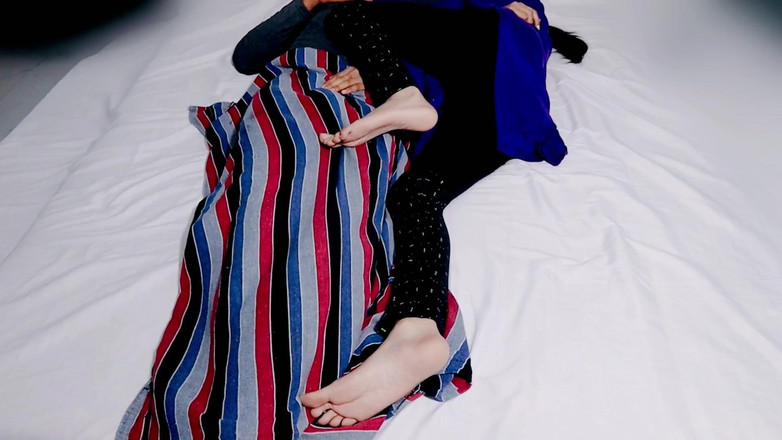 Desifilmy45: 인도 거유 흑인 자지 운전사에게 따먹히는 핫한 슬림 보스와이프