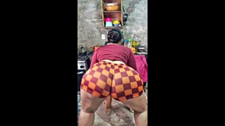 Xprohibidox1: Cur mare în pantaloni scurți în carouri