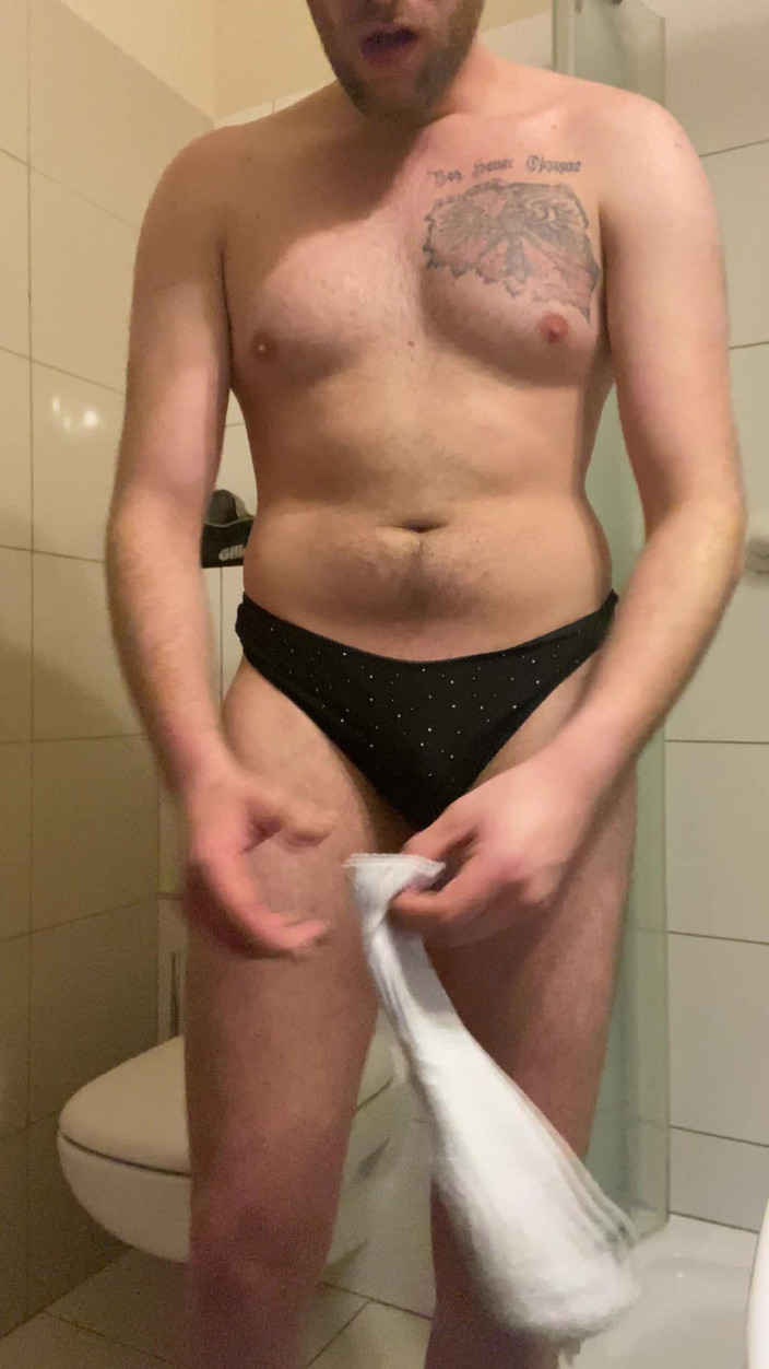 Barti Rede: Chico está jugando en la ducha