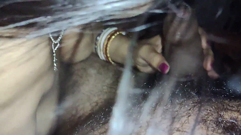 Playboy rahul: Глубокий минет от сексуальной индийской жены со своим мужем