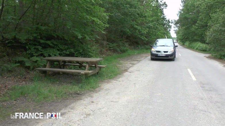 Rue Chaude: Мамка з великими цицьками відтрахана в анал на дорозі механіком