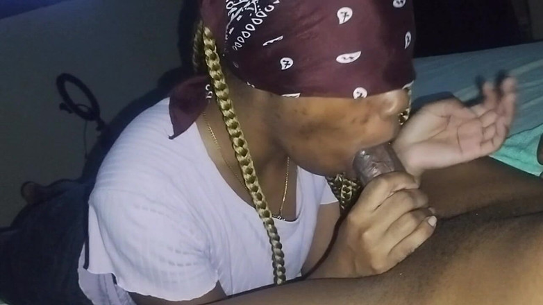 Skyy: Ayah tiri lagi asik main game yuk! Aku bakalan nyepong...