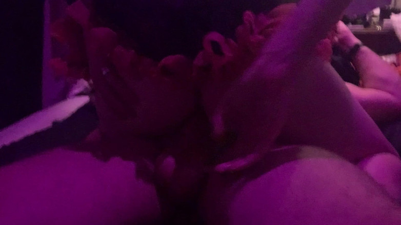 Brashen: Tiener Twink berijdt de pik van een oudere man met...