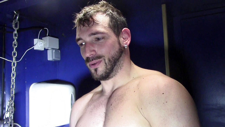 Enzo Rimenez: Une bisexuel sexy se fait baiser dans une fronde par...