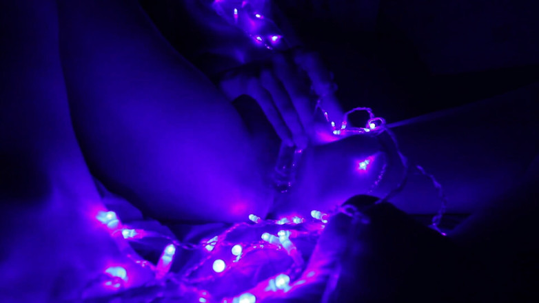 Hairypussyangel: Seks in Kerstmis met speelgoed en LED slinger, gelukkig nieuwjaar!...