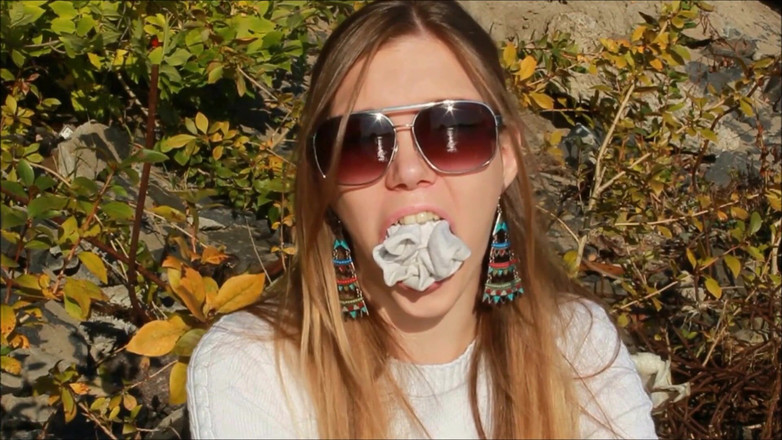 Selfgags classic: Munkavlad glamourmodell