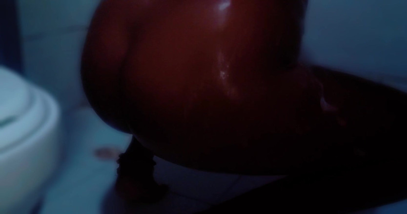 PABLO N3GROBAR: Lil Latina Shower Show Slo-mo