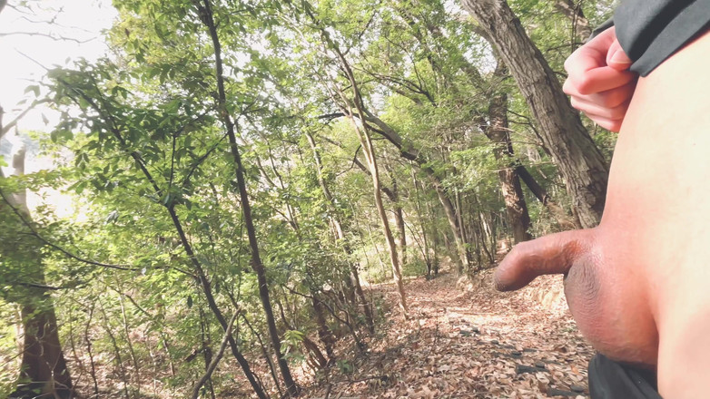 hueikun: A Boy with a Small Foreskin Pees a Huge Stream...