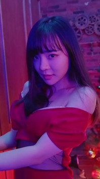 Show personale di una sexy ragazza asiatica