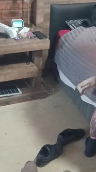 Dobře masturbuje, můj přítel mlátí moji manželku