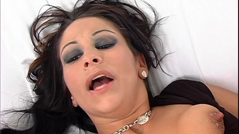 Oldschool X: Busty brunetka MILF bierze BBC głęboko w biurze jebanie
