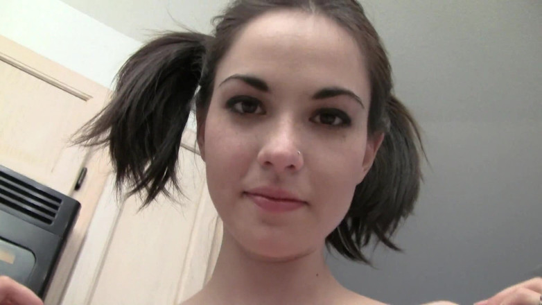 Lucy Van Angel: Petite pigtailed - 18 anos filma sua primeira cena pornô