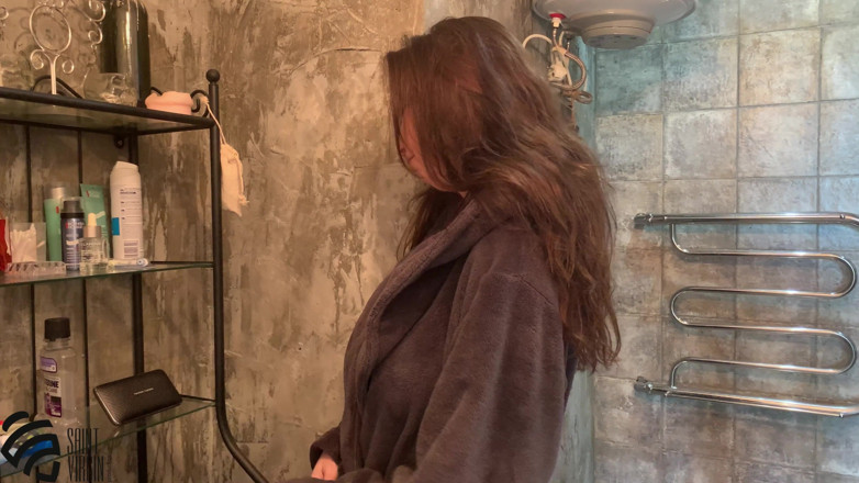LizaVirgin: Heiße MILF duscht, bevor sie porno guckt. Teil 1