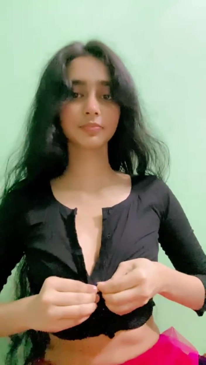 MehwishAly: Desi mädchen im desi-kleid, zeigt ihre titten