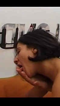 Peluda dona de casa satisfaz marido