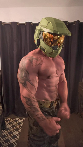 Bruiser Bearwood: Master Chief Flexing