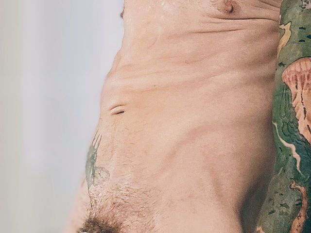 Hard-on Distraction (Novel equator)