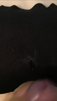 私は私のお尻に射精します
