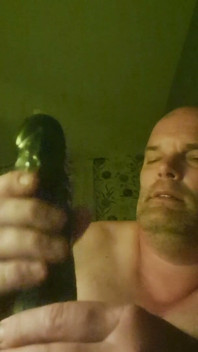 Sem discussão, o dildo grosso para a vadia