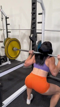 Zinde çift spor salonunda sikişiyor