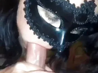 Levrette dans le cul de sa femme, éjacule sur ses seins