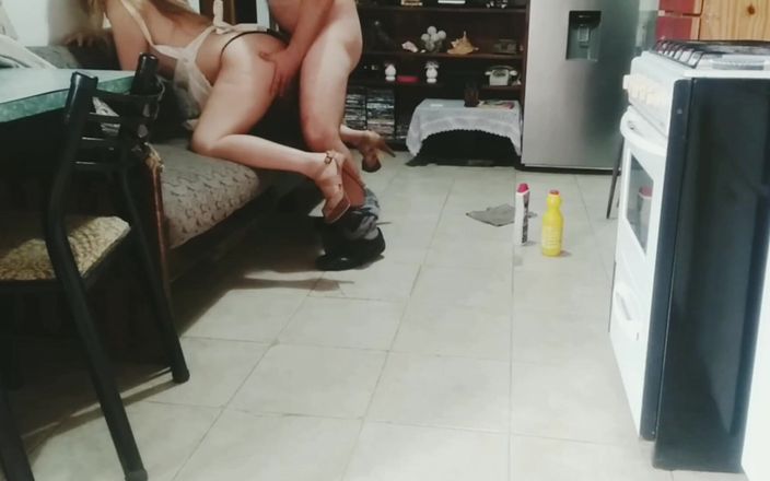 Activecouplearg: Arjantinli hizmetçi patron tarafından sikiliyor