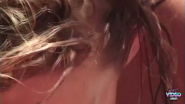 Adult Video Library: Açık havuz yine büyük göğüslerin sıçraması ve parlamasına açık