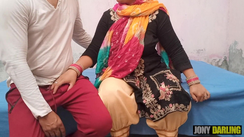 Jony Darling: Wielki tyłek PAWG cycata macocha uwodzi przyjaciela pasierba, aby ostro...