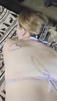 Legata in Tentazione: Emozionante Bikini Della MILF, Masturbazione E Sborrata Dentro Pecorina!