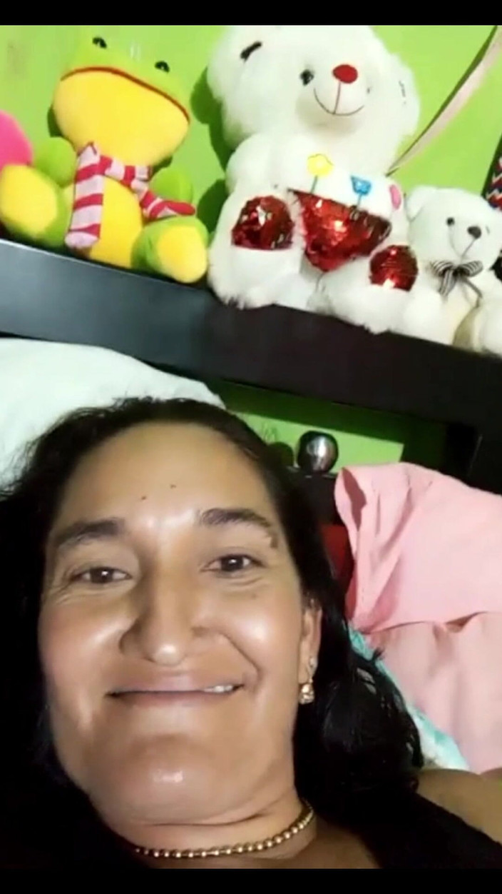 Anny Scorcia: Follo com uma cenoura entre meu ânus p2