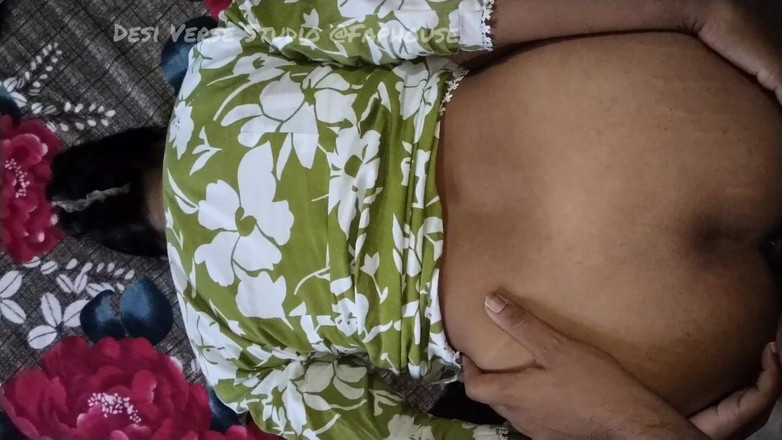 Desi Sex Slave: Hintli amcık ve göt tıkacıyla anal sikişiyor